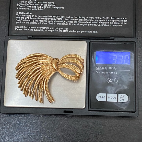 Vintage Signed MONET Gold-tone Twisted Knot Bow Brooch - Picture 7 of 10